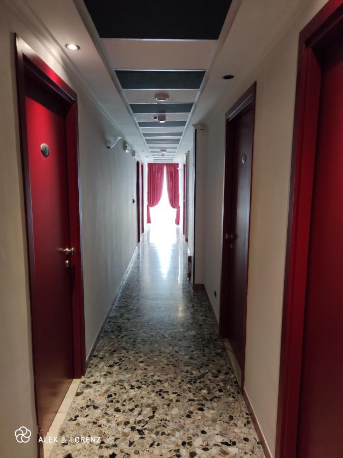 Alex & Lorenz Hotel Torvaianica Kültér fotó