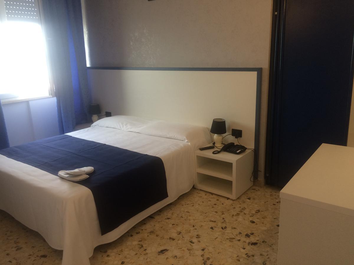 Alex & Lorenz Hotel Torvaianica Kültér fotó
