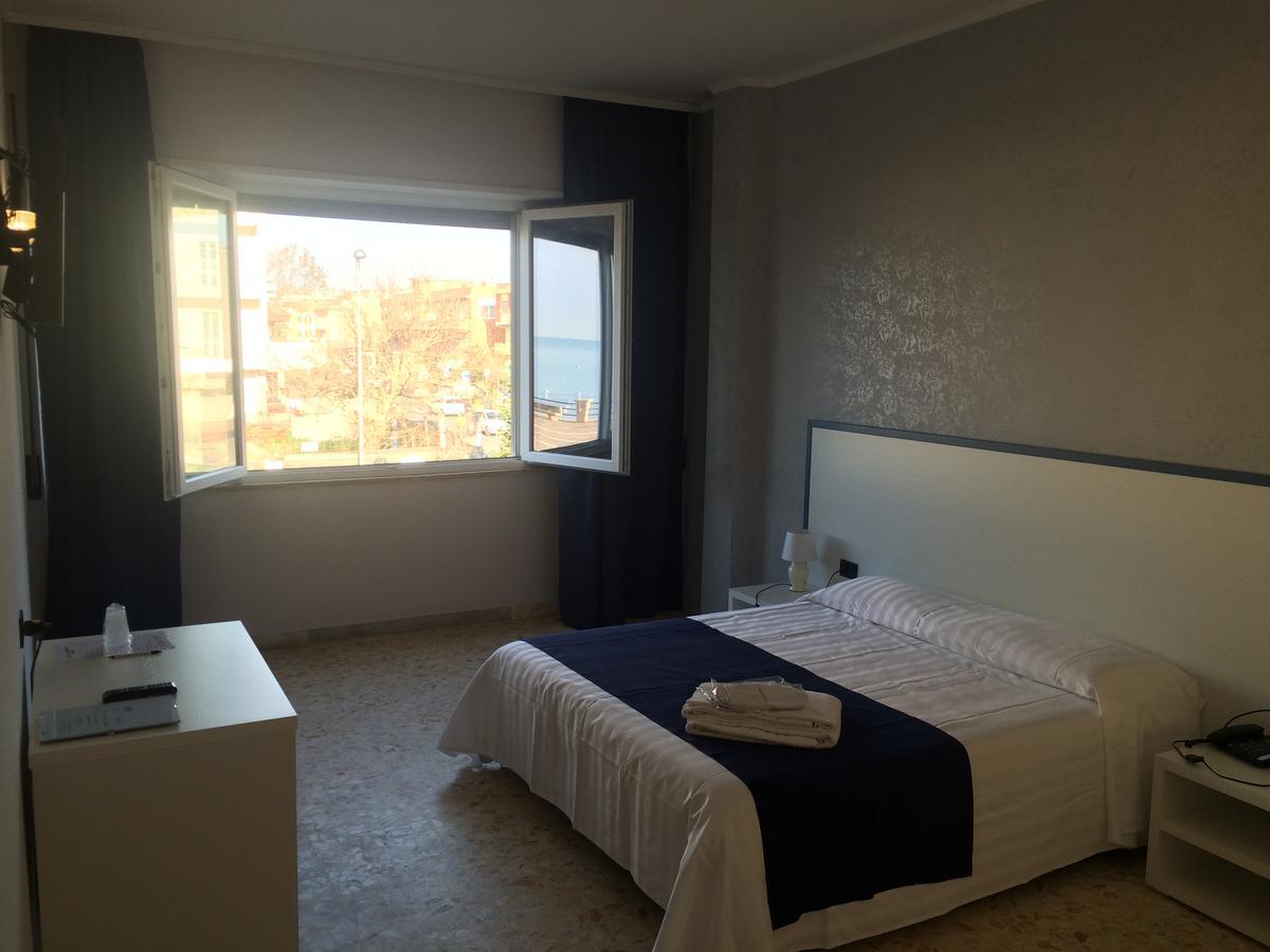 Alex & Lorenz Hotel Torvaianica Kültér fotó