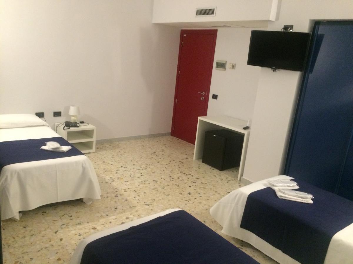 Alex & Lorenz Hotel Torvaianica Kültér fotó