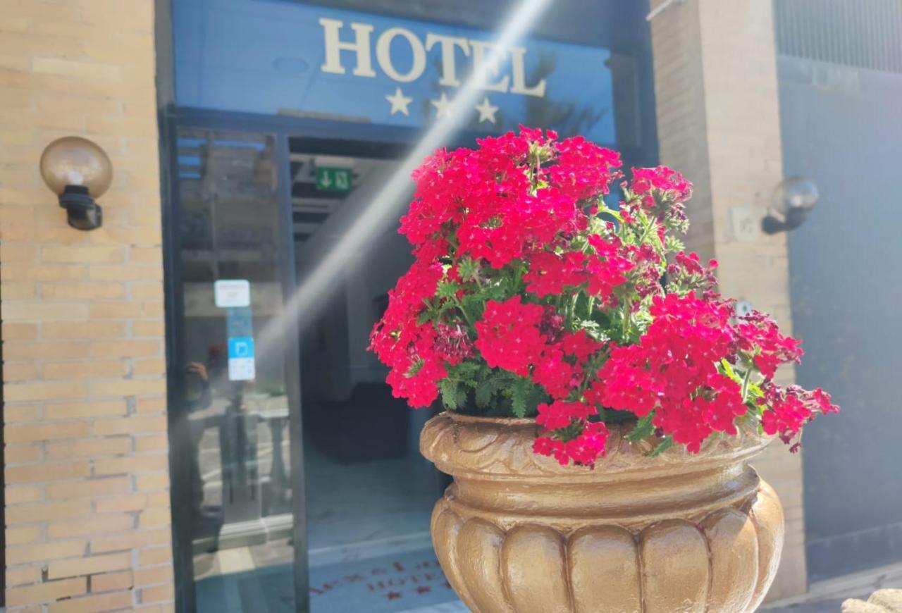 Alex & Lorenz Hotel Torvaianica Kültér fotó